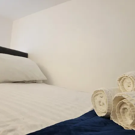 Loft Style-1br-walkinshower-wifi-central