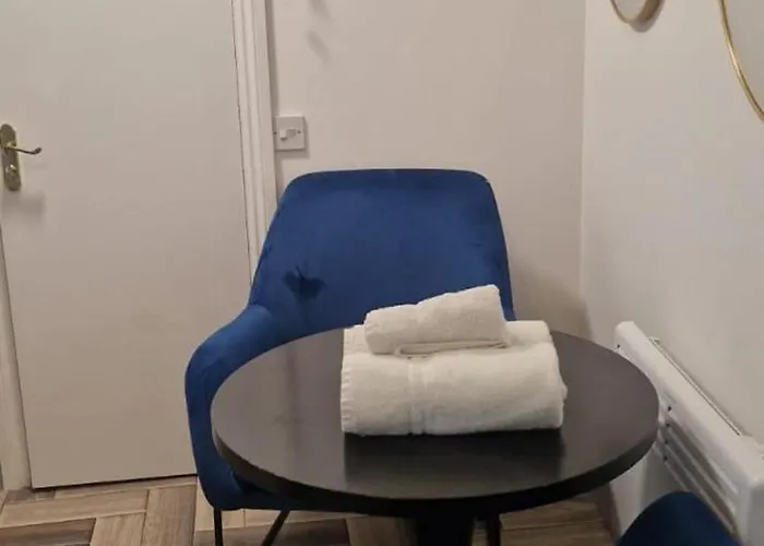 Apartment Loft Style-1br-walkinshower-wifi-central *